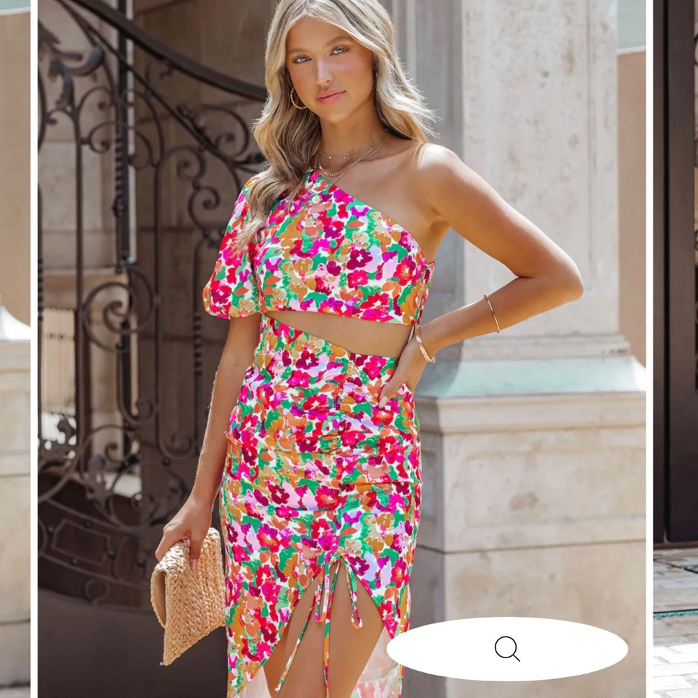 VICI JENEVA FLORAL CUTOUT RUCHED MIDI DRESS